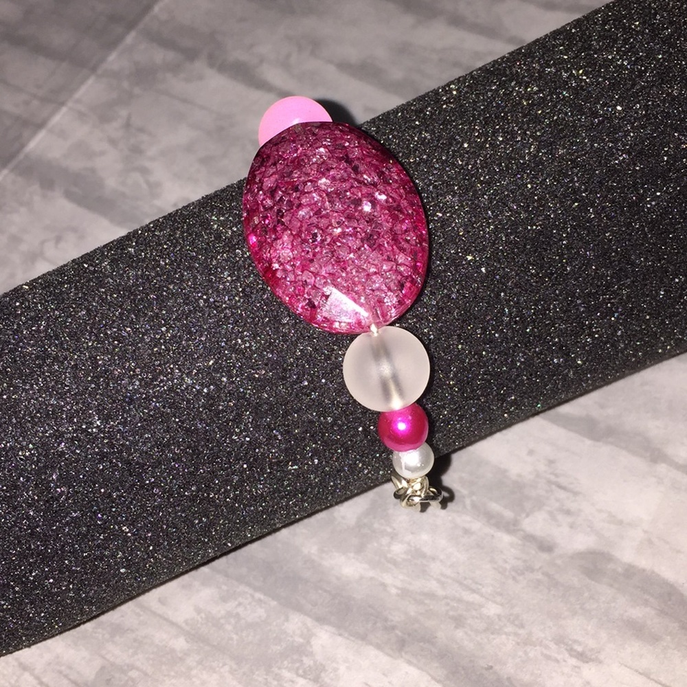 Faceted pink crackle glass bracelet - Picture 9 of 10